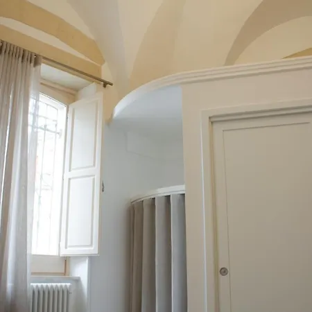 Vico Sferracavalli 3* Лечче