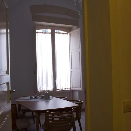 Vico Sferracavalli 3*